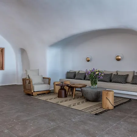 Victoria Caves Aparthotel 4*