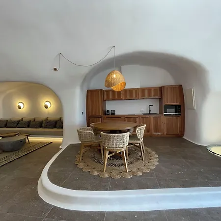 Victoria Caves Aparthotel 4*