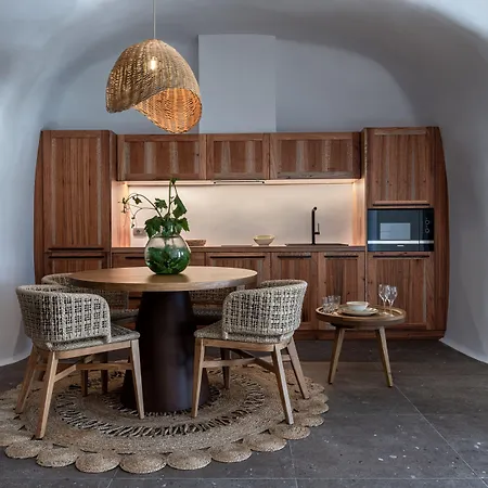 Victoria Caves Aparthotel 4*