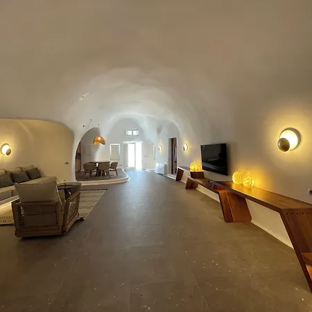 Victoria Caves Aparthotel 4*