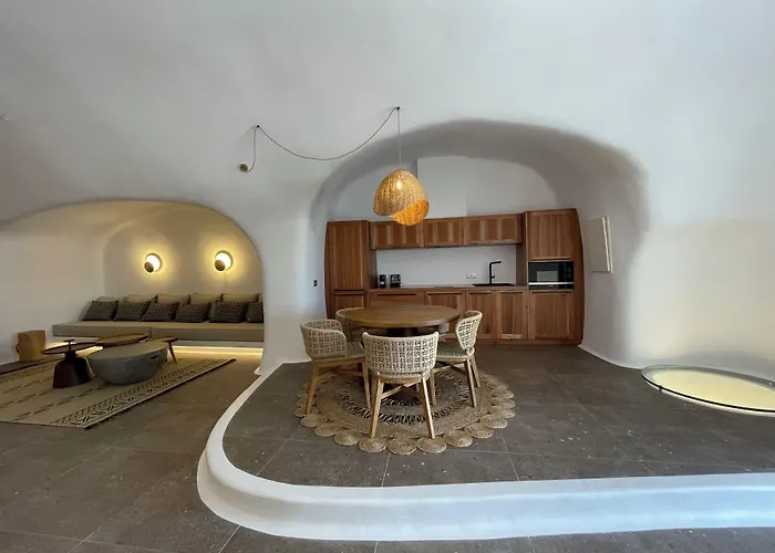 Victoria Caves Aparthotel 4*