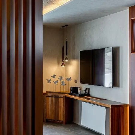 Victoria Caves Vóthon