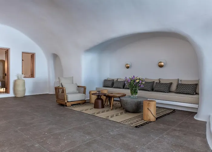 Victoria Caves Aparthotel 4*