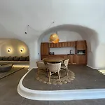 Victoria Caves Aparthotel 4*
